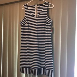 Old Navy sleeveless dress size Medium.